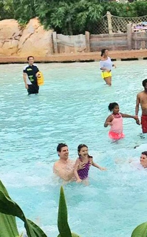 Tom Cruise, Suri Cruise, Twit Pic
