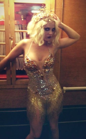 Britney Spears, Jean Harlow, Twitter