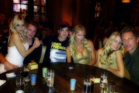 Paris Hilton, Twitter