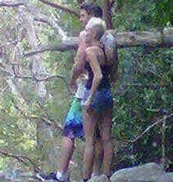 Miley Cyrus, Liam Hemsworth, Twitter