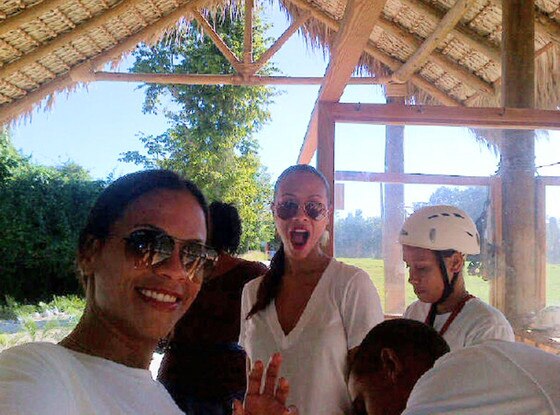 Zoe Saldana, Twit Pic