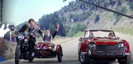One Direction, Kiss You