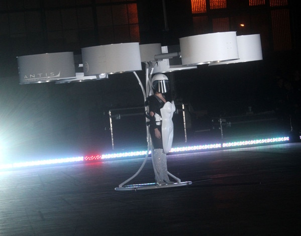Lady Gaga va al espacio Lady Gaga va al espacio