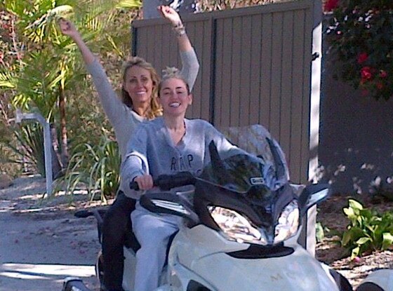 Billy Ray Cyrus Tweet, Miley Cyrus, Tish Cyrus, Bike Billy Ray Cyrus Tweet, Miley Cyrus, Tish Cyrus, Bike