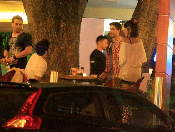 Caio Castro e Maria Casadevall flagrados se beijando Caio Castro e Maria Casadevall flagrados se beijando