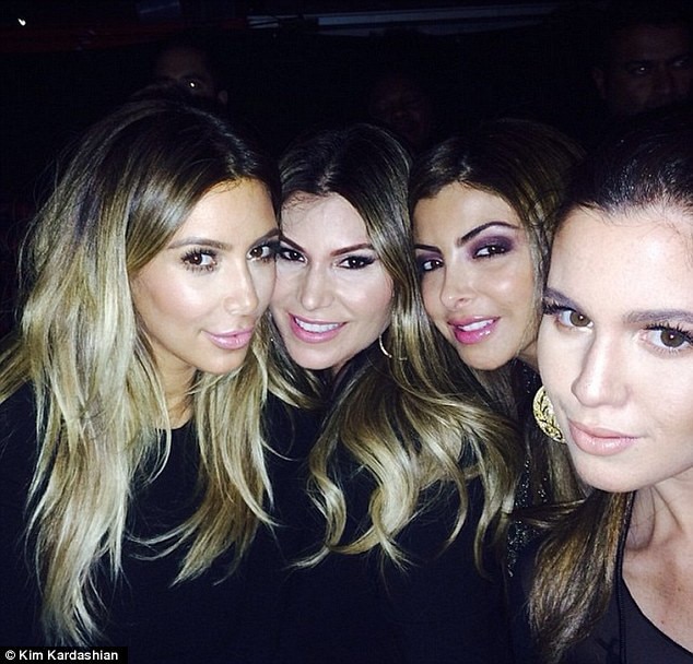 Kim Kardashian sem calcinha Instagram Kim Kardashian sem calcinha Instagram