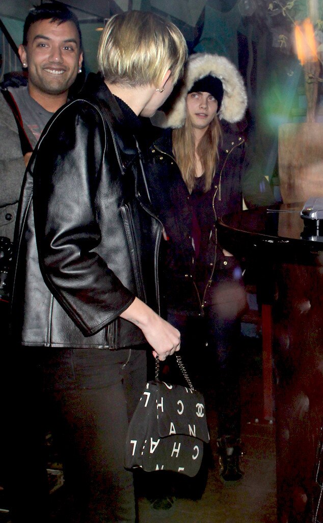 Miley Cyrus, Cara Delevingne Miley Cyrus, Cara Delevingne