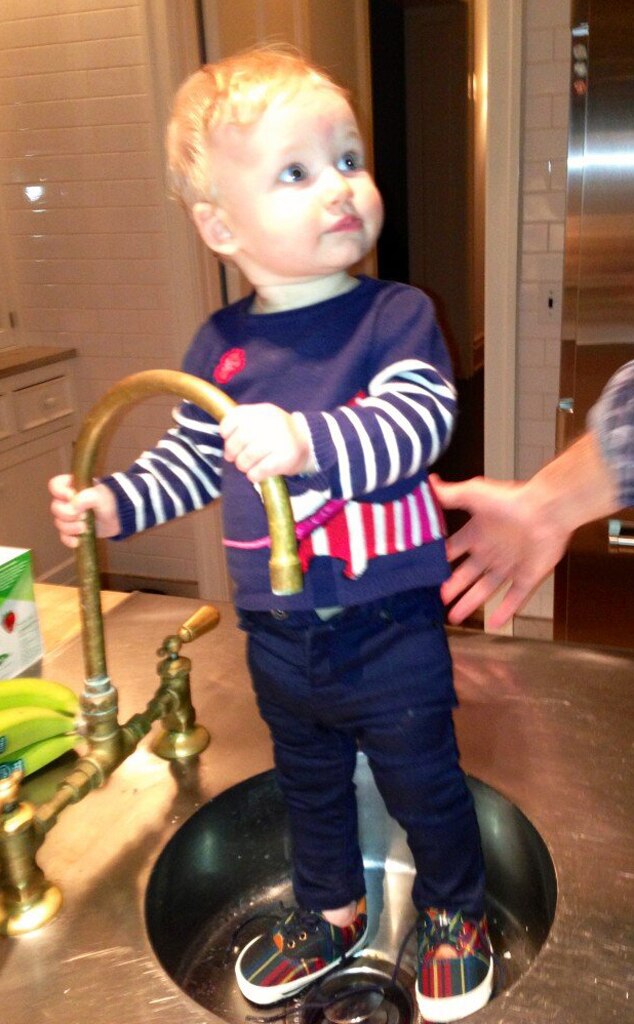 Jessica Simpson Twit Pic, Maxwell