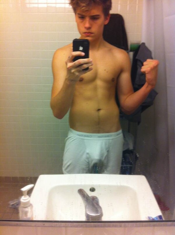 Dylan Sprouse o Zac de Gêmeos em Ação em foto pelado Dylan Sprouse o Zac de Gêmeos em Ação em foto pelado