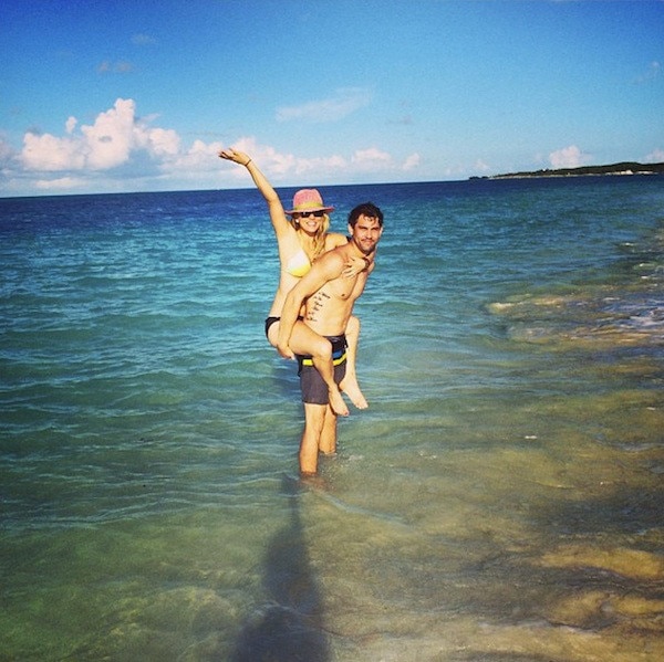 Kaley Cuoco curte ferias com o noivo Ryan Sweeting Kaley Cuoco curte ferias com o noivo Ryan Sweeting