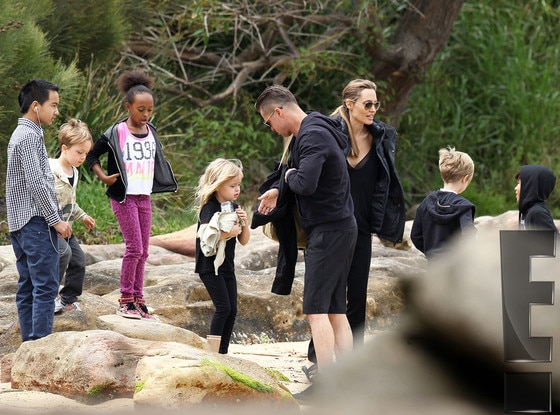 Brad Pitt, Angelina Jolie, Maddox, Zahara, Shiloh, Pax, Knox, Vivienne, EMBARGOED to 5pm PCT 12.05 Brad Pitt, Angelina Jolie, Maddox, Zahara, Shiloh, Pax, Knox, Vivienne, EMBARGOED to 5pm PCT 12.05
