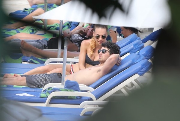 Jonas Brothers, Joe Jonas, Kevin Jonas, piscina Jonas Brothers, Joe Jonas, Kevin Jonas, piscina