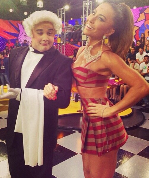 Sabrina Sato, Sabrina Sato pagando peitinho