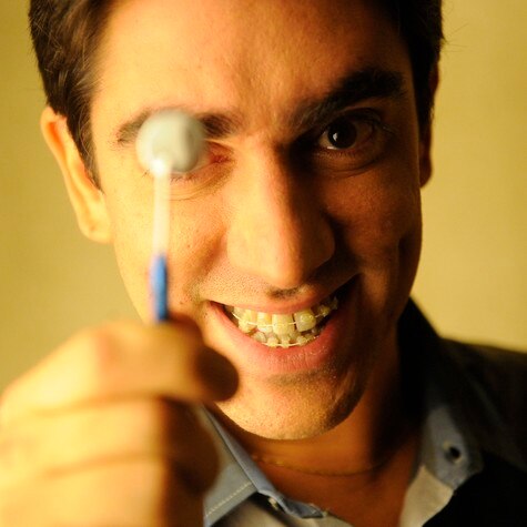 Marcelo Adnet em O Dentista Mascarado da Globo