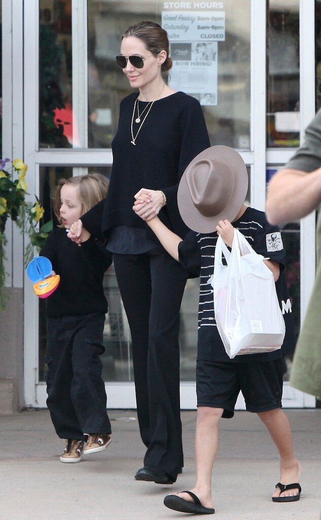 Angelina Jolie, Knox, Maddox Angelina Jolie, Knox, Maddox