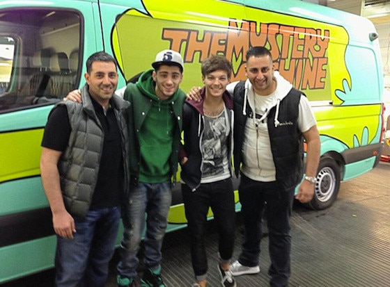 Louis Tomlinson, Zayn Malik, Mystery Machine, One Direction Louis Tomlinson, Zayn Malik, Mystery Machine, One Direction