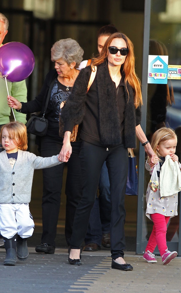 Angelina Jolie, Zahara Pitt, Knox Pitt, Vivienne Pitt Angelina Jolie, Zahara Pitt, Knox Pitt, Vivienne Pitt