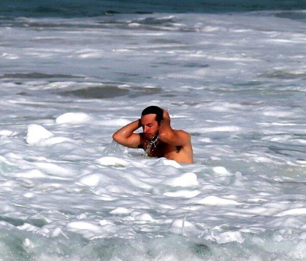 Bradley Cooper na praia, Se Beber Não Case 3 Bradley Cooper na praia, Se Beber Não Case 3