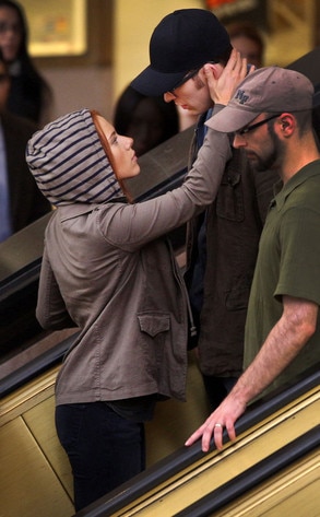 Chris Evans, Scarlett Johansson Chris Evans, Scarlett Johansson