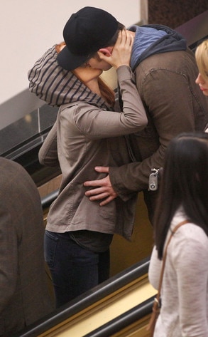 Chris Evans, Scarlett Johansson Chris Evans, Scarlett Johansson