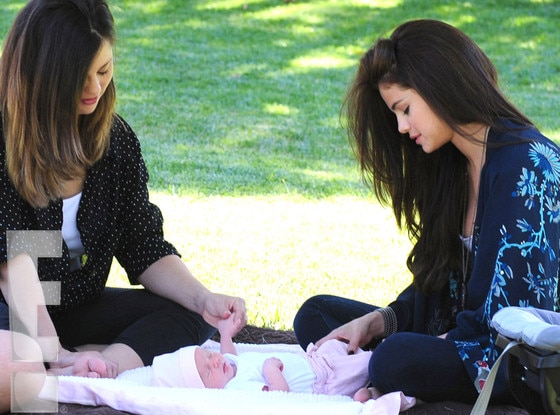 Selena Gomez, Mom, Gracie Elliot Selena Gomez, Mom, Gracie Elliot