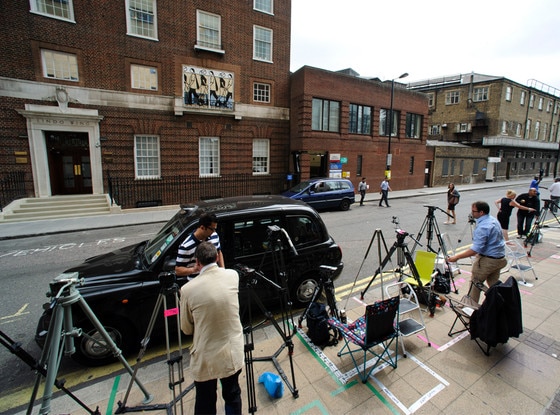 Media outside of St. Marys, Lindo Wing, Prince William, Duchess Catherine, Kate Middleton Media outside of St. Marys, Lindo Wing, Prince William, Duchess Catherine, Kate Middleton