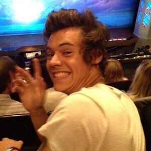 Harry Styles, Cara Delevingne, Twitter Harry Styles, Cara Delevingne, Twitter