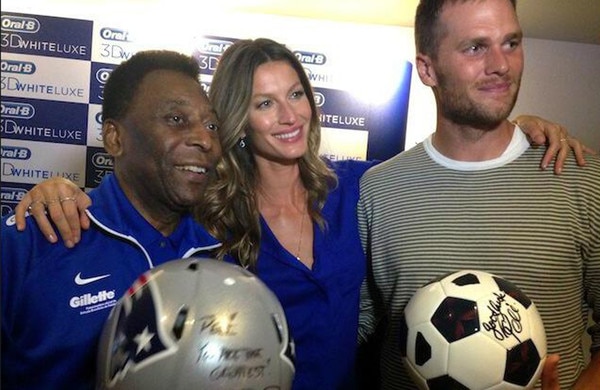 Pelé agradece a Gisele Bündchen e Tom Brady pela recepção em Boston Pelé agradece a Gisele Bündchen e Tom Brady pela recepção em Boston