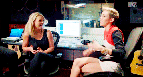 Miley Cyrus e Britney Spears gif Miley Cyrus e Britney Spears gif