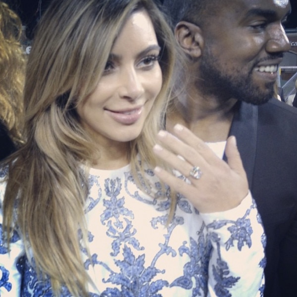 Kanye pediu Kim em casamento em seu 33º aniversário Kanye pediu Kim em casamento em seu 33º aniversário