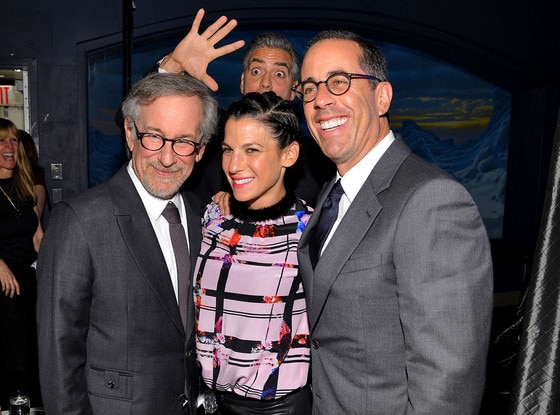 George Clooney, Steven Spielberg, Jessica Seinfeld, Jerry Seinfeld, Photobomb George Clooney, Steven Spielberg, Jessica Seinfeld, Jerry Seinfeld, Photobomb