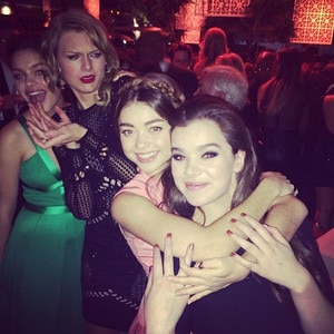 Taylor Swift, Sarah Hyland, Instagram, Golden Globes