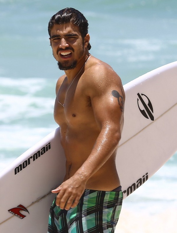Caio Castro na praia Caio Castro na praia
