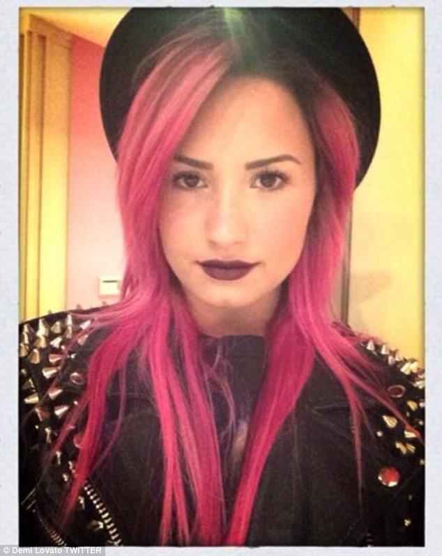 Demi Lovato novo visual cabelo pink