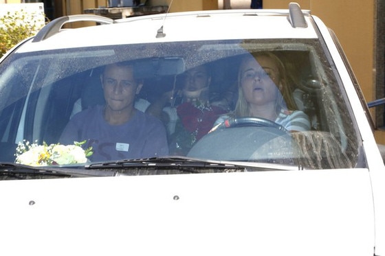 Isis Valverde tem alta do hospital Isis Valverde tem alta do hospital