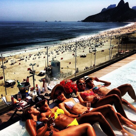 Fiorella Mattheis e Thaila Ayala de biquíni Fiorella Mattheis e Thaila Ayala de biquíni