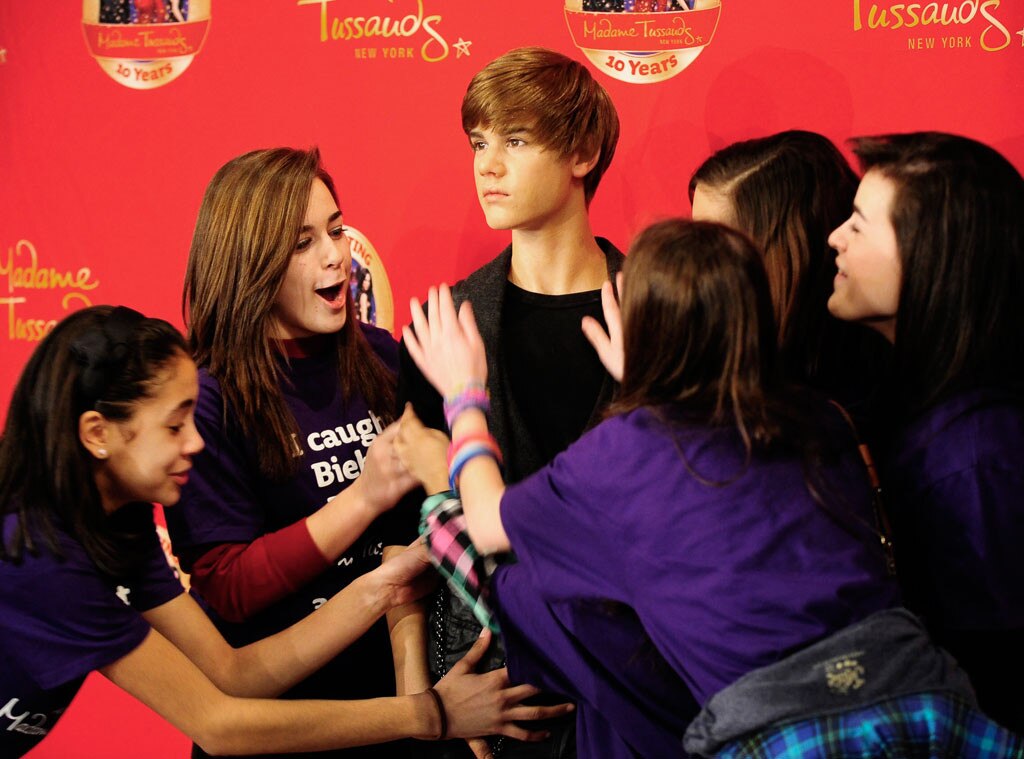 Justin Bieber Madame Tussauds Fans Justin Bieber Madame Tussauds Fans