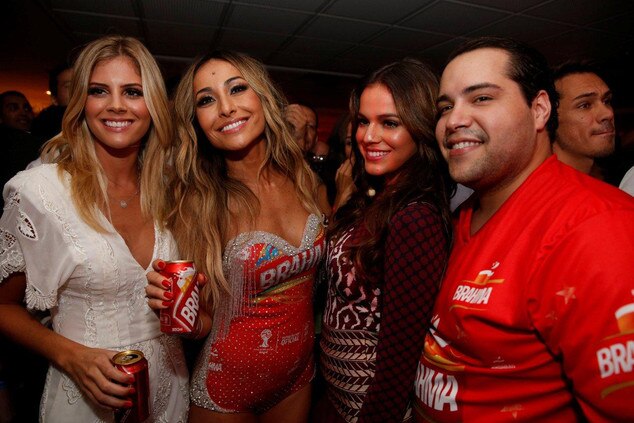 Sabrina Sato Bruna Marquezine Carnaval camarote Brahma Maracanã Sabrina Sato Bruna Marquezine Carnaval camarote Brahma Maracanã