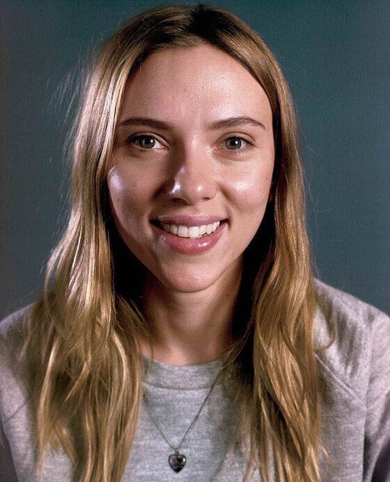 Scarlett Johansson e Kate Winslet com e sem maquiagem Scarlett Johansson e Kate Winslet com e sem maquiagem