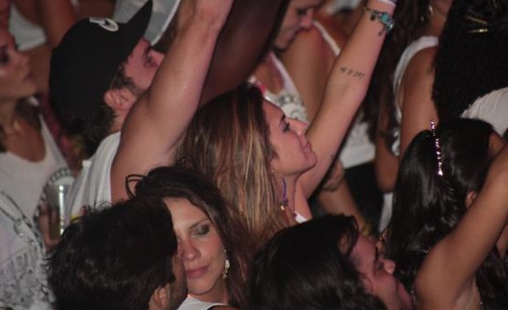 Fernanda Paes Leme beija no Carnaval Fernanda Paes Leme beija no Carnaval