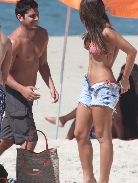 Bruna Marquezine corpo biquíni gravação novela praia do Rio Bruna Marquezine corpo biquíni gravação novela praia do Rio