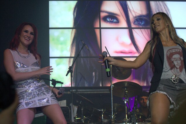 Dulce Maria canta com Valeska Popozuda Dulce Maria canta com Valeska Popozuda