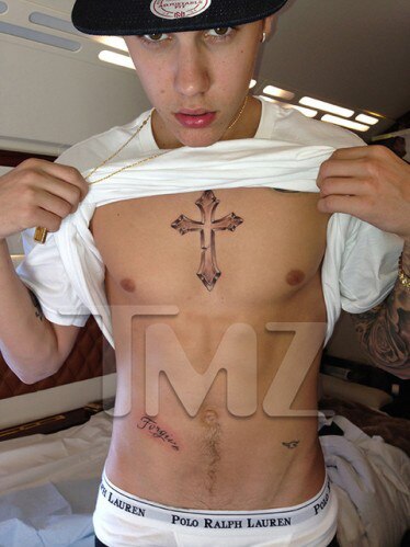Justin Bieber tatuagem Forgive fotos avião Justin Bieber tatuagem Forgive fotos avião