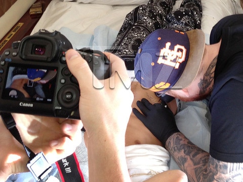 Justin Bieber tatuagem Forgive fotos avião Justin Bieber tatuagem Forgive fotos avião
