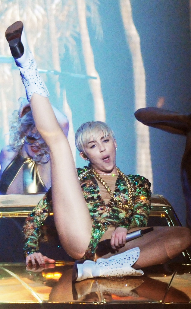 Miley Cyrus Singing Vagina See Her Provocative Pose