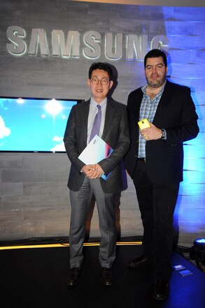Samsung - Lauching People Samsung - Lauching People