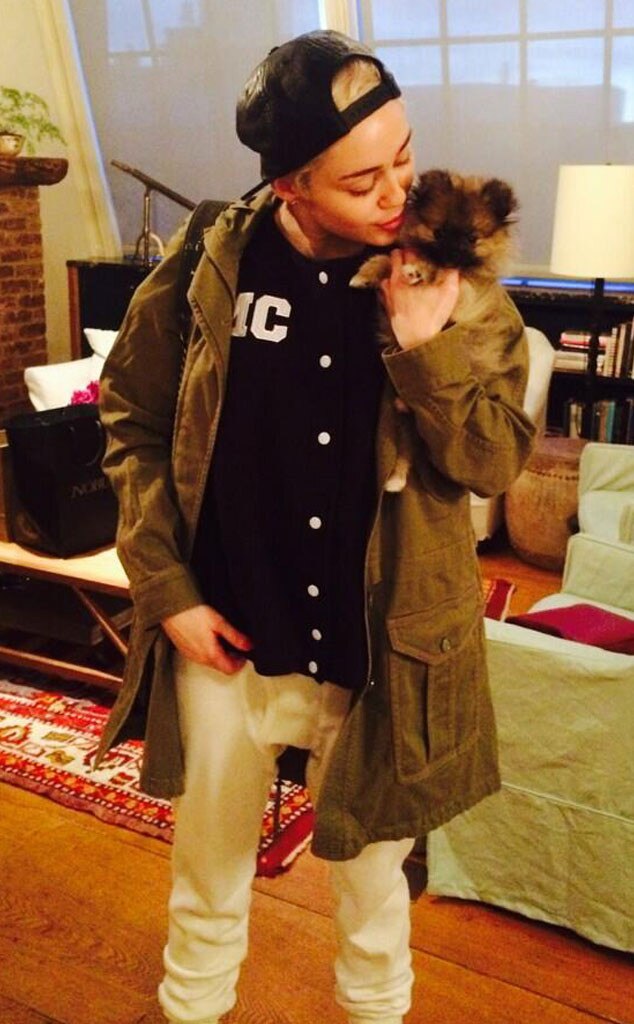 Miley Cyrus, Moonie, Twitter Miley Cyrus, Moonie, Twitter