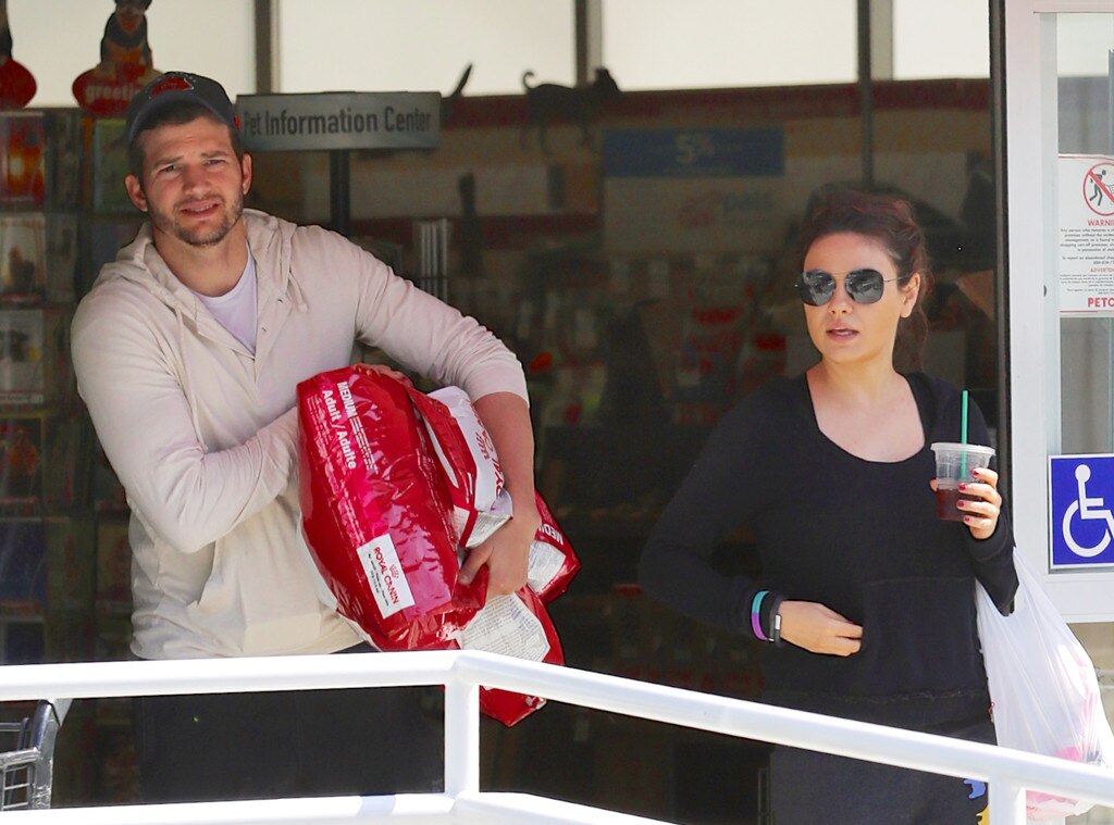 Ashton Kutcher, Mila Kunis Ashton Kutcher, Mila Kunis