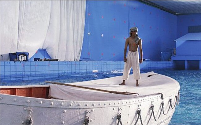 BEFORE AND AFTER THE VISUAL EFFECTS IN BLOCKBUSTER FILMS BEFORE AND AFTER THE VISUAL EFFECTS IN BLOCKBUSTER FILMS