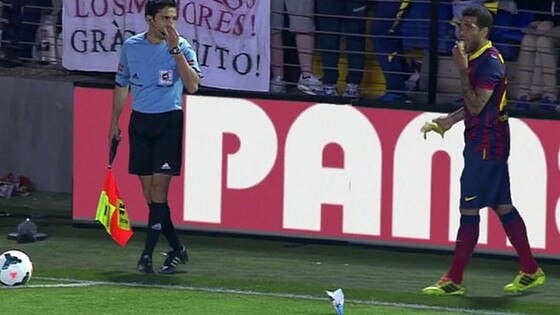 Daniel Alves come banana Daniel Alves come banana